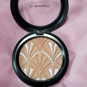 MAC Pink Nude hightlight powder. Like new!
